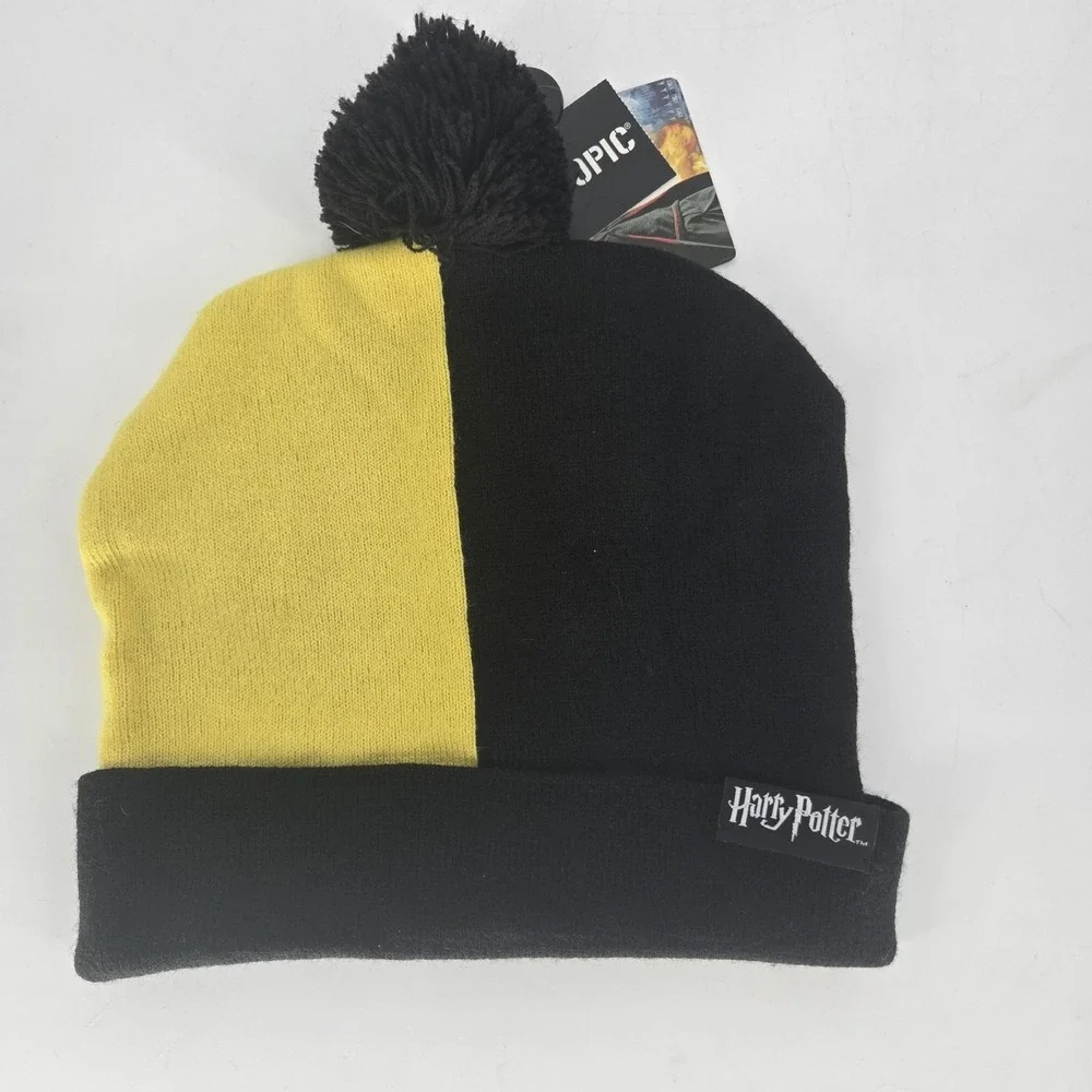 Harry Potter Hufflepuff Pom Beanie Hot Topic Bioworld NWT Black Yellow Knit Hat
